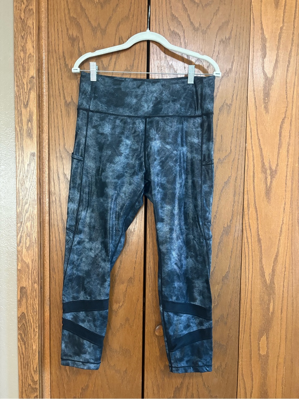 ZYIA Women’s Black & Gray Tie-Dye Active Leggings with Side Pockets